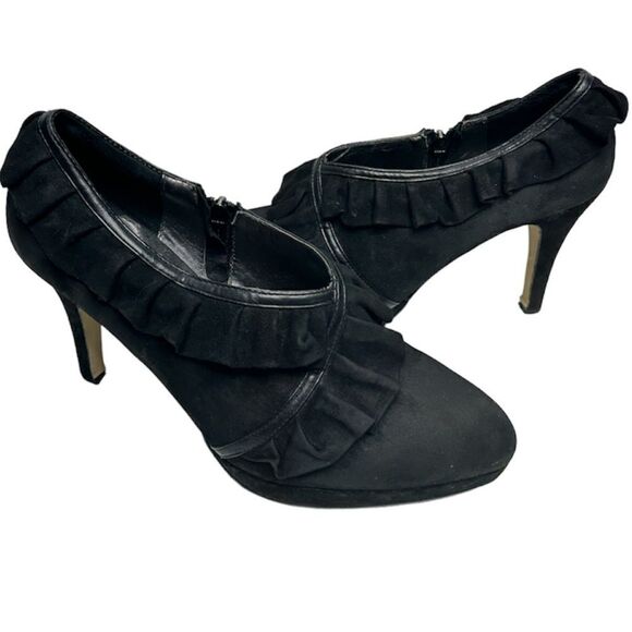 ADRIENNE VITTADINI Black Suede Ruffle Heels,‎ Women's Size 9 Booties - Picture 1 of 10